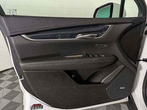 Used 2022 Cadillac XT5 Premium Luxury w/ Technology Package FWD image 24