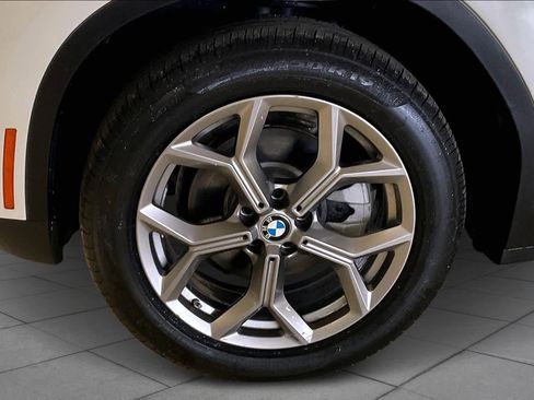Used 2022 BMW X4 xDrive30i w/ Premium Package image 11