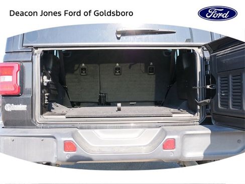 Used 2019 Jeep Wrangler Unlimited Sahara w/ Safety Group image 14