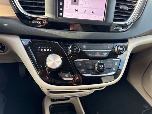 Used 2023 Chrysler Voyager LX image 8