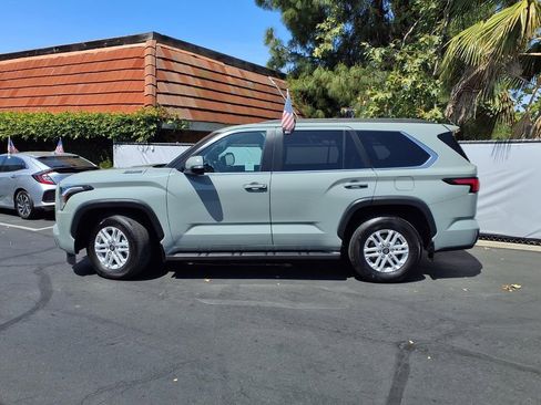 Certified 2025 Toyota Sequoia SR5 AWD/4WD image 3