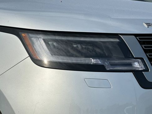 New 2025 Land Rover Range Rover Long Wheelbase SE image 12