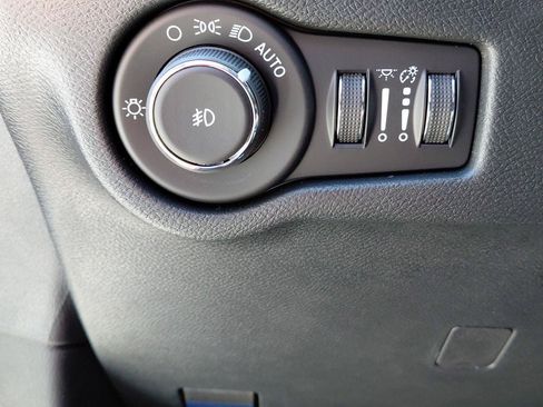 New 2026 Chrysler Pacifica Select AWD/4WD image 32