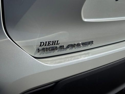 Used 2021 Toyota Highlander XLE image 39