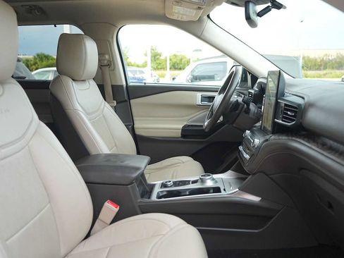 Used 2020 Ford Explorer Platinum w/ Premium Technology Package AWD/4WD image 15