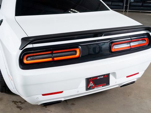 Used 2019 Dodge Challenger SRT Hellcat w/ Widebody Package RWD image 14