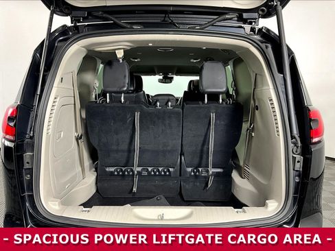Used 2022 Chrysler Pacifica Touring-L w/ Uconnect Theater Family Group FWD image 35