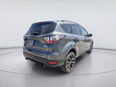 Used 2017 Ford Escape SE w/ SE Sport Appearance Package FWD image 3