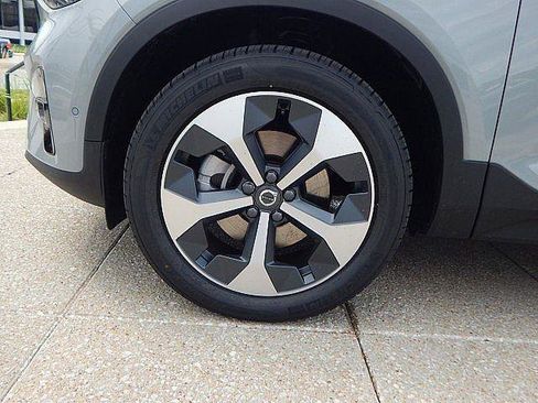 New 2026 Volvo XC40 B5 Plus w/ Protection Package Premier AWD/4WD image 12