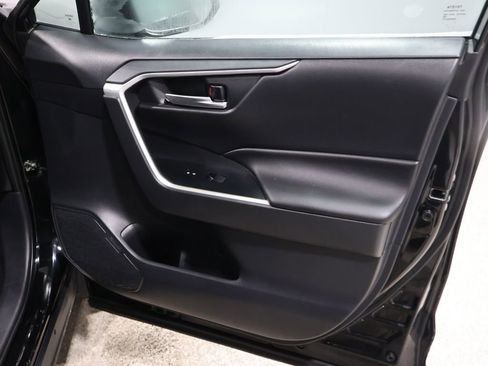 Used 2019 Toyota RAV4 XLE image 25