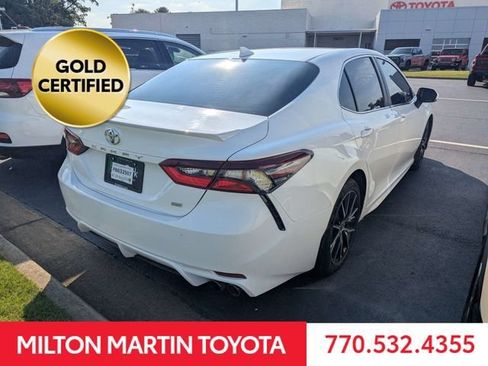 Used 2021 Toyota Camry SE w/ Convenience Package FWD image 3