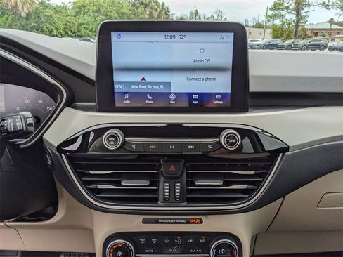 Used 2020 Ford Escape SE image 22