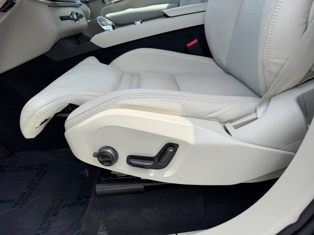 Certified 2026 Volvo XC90 B6 Ultra AWD/4WD image 17