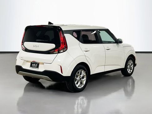 Certified 2025 Kia Soul LX image 6