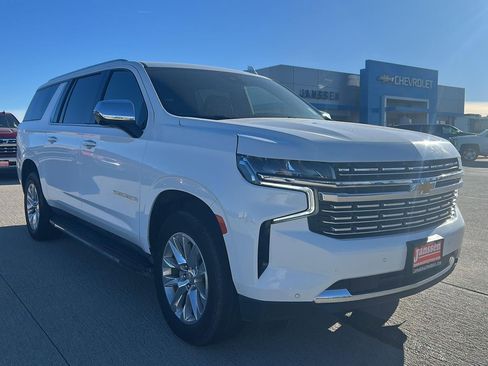 Used 2024 Chevrolet Suburban Premier image 4