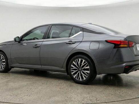 Used 2025 Nissan Altima 2.5 SV FWD image 6