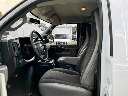 Used 2022 GMC Savana 2500 w/ Driver Convenience Package image 14