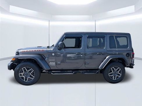 Used 2018 Jeep Wrangler Unlimited Sahara AWD/4WD image 5