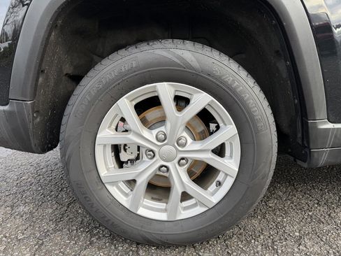 Used 2023 Jeep Grand Cherokee Limited image 10