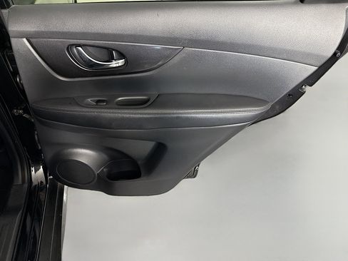 Used 2018 Nissan Rogue SV image 28