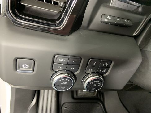 Used 2025 GMC Sierra 1500 AT4 w/ AT4 Premium Package image 10