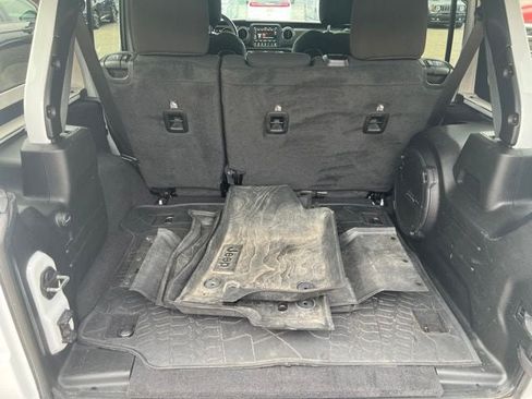 Used 2020 Jeep Wrangler Unlimited Rubicon w/ Uconnect 4C Nav & Sound Group AWD/4WD image 12