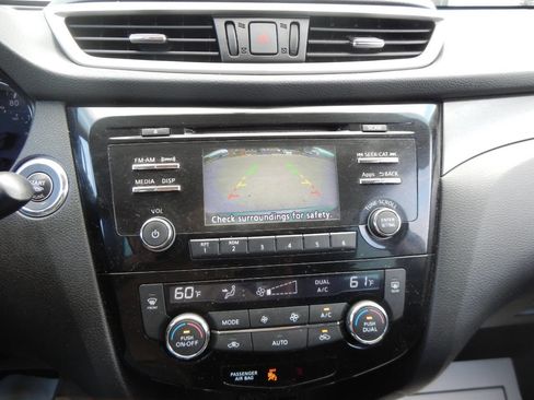 Used 2015 Nissan Rogue SV image 38