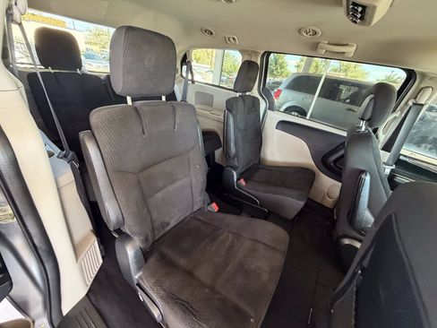 Used 2019 Dodge Grand Caravan SE FWD image 16