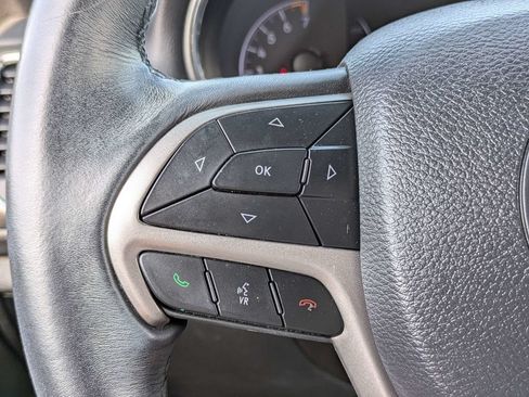 Used 2019 Jeep Grand Cherokee Laredo w/ 18" Wheel & 8.4" Radio Group AWD/4WD image 24
