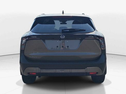 Used 2026 Nissan Kicks SV w/ Charging Package FWD image 7