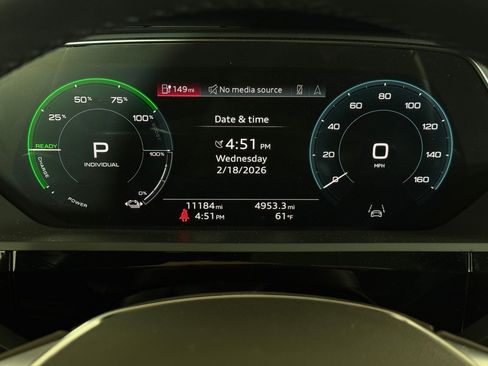 Used 2023 Audi e-tron Premium Plus w/ Premium Plus Package image 17