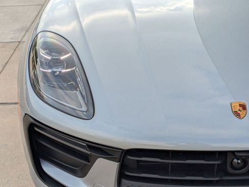 Certified 2026 Porsche Macan AWD/4WD image 12