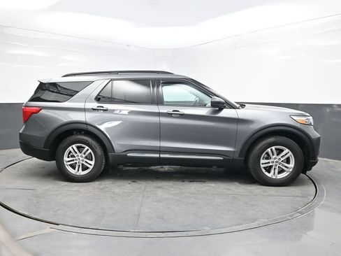 Used 2022 Ford Explorer XLT AWD/4WD image 8