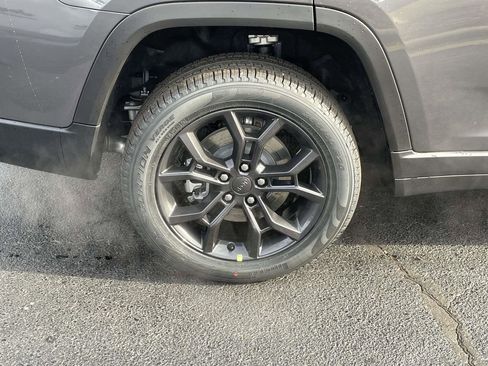 New 2025 Jeep Grand Cherokee L Limited image 36