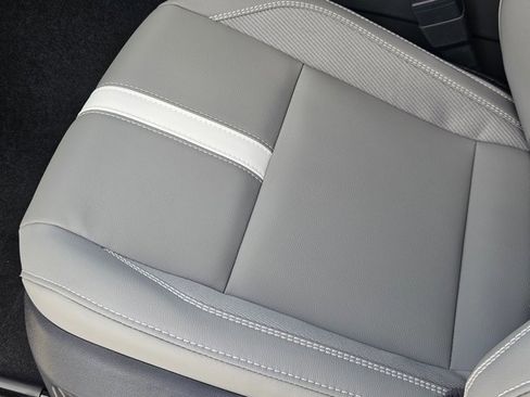 Used 2026 Toyota Camry SE image 4