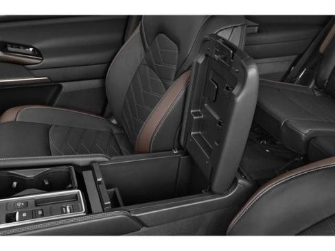 Used 2025 Nissan Pathfinder Platinum FWD image 17