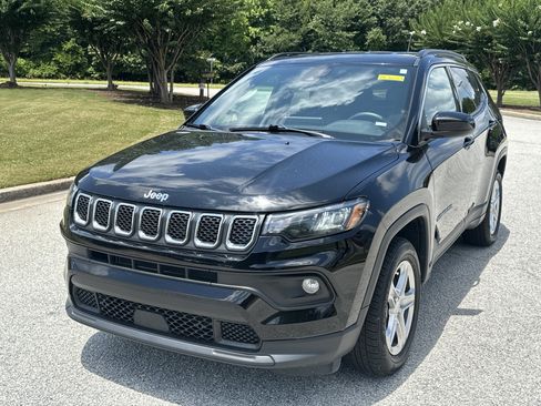 Used 2024 Jeep Compass Latitude AWD/4WD image 1