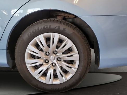 Used 2012 Toyota Camry LE FWD image 25