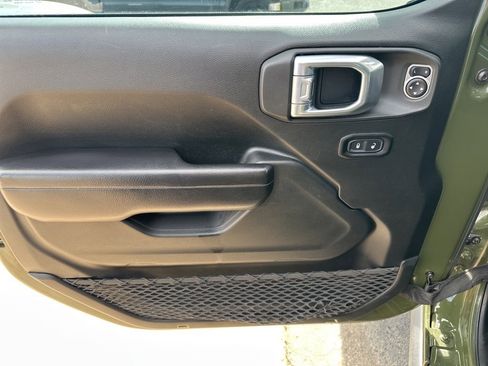 Used 2021 Jeep Gladiator Rubicon w/ Cold Weather Group image 18