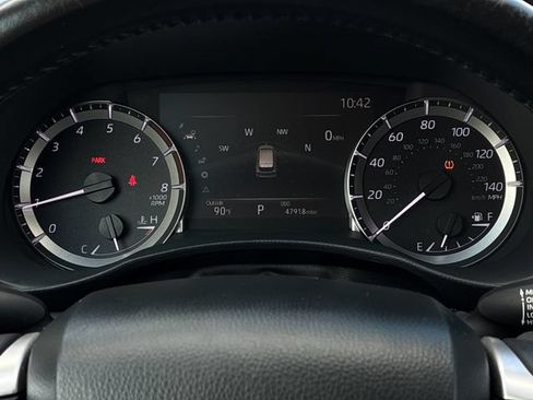 Used 2024 Toyota Highlander LE FWD image 25