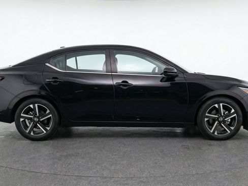Used 2025 Nissan Sentra SV FWD image 11
