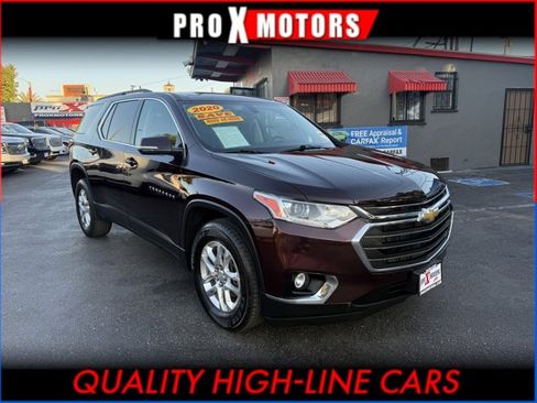 Used 2020 Chevrolet Traverse LT image 1