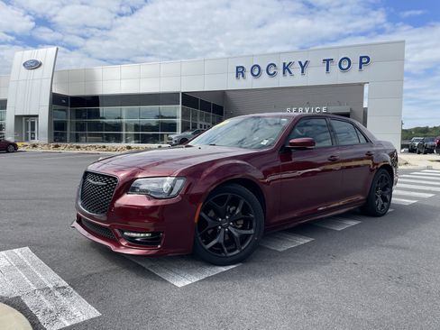 Used 2022 Chrysler 300 Touring L image 1