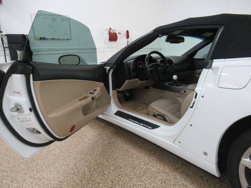 Used 2006 Chevrolet Corvette Convertible w/ Preferred Equipment Group RWD image 13
