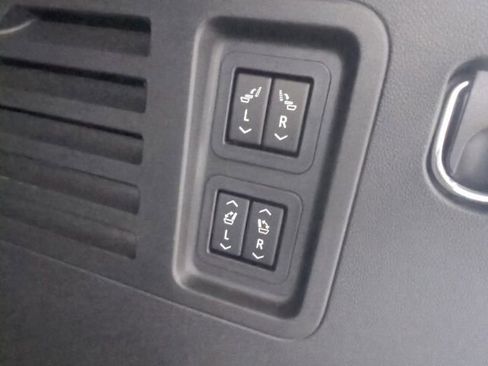 Used 2025 Chevrolet Traverse RS AWD/4WD image 30