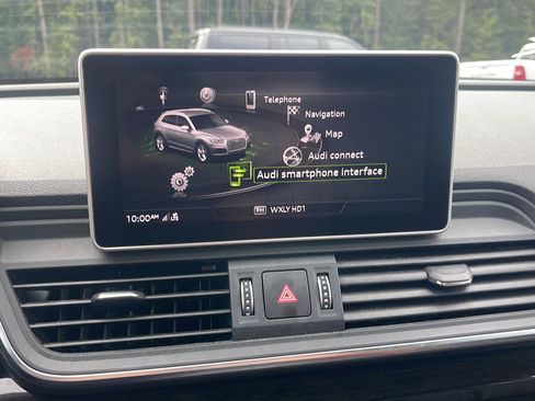 Used 2020 Audi Q5 e Premium Plus w/ Premium Plus Package AWD/4WD image 17