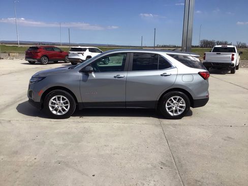 Used 2024 Chevrolet Equinox LT AWD/4WD image 2
