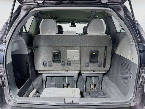 Used 2020 Toyota Sienna LE image 21