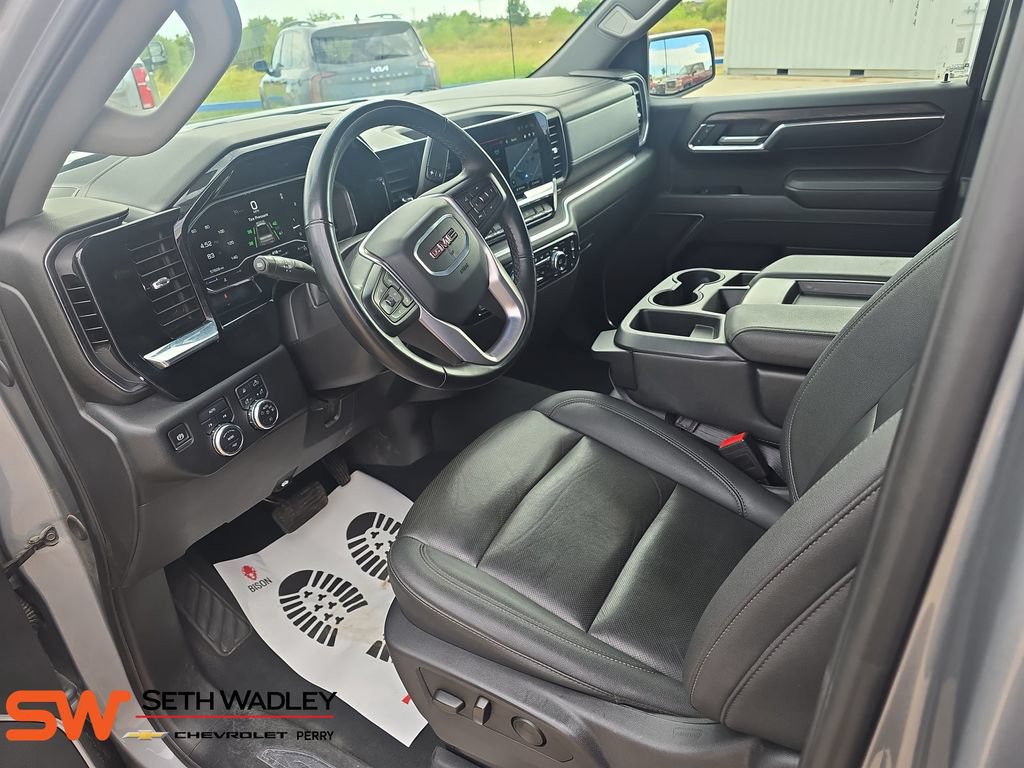 Used 2025 GMC Sierra 1500 SLT AWD/4WD image 17