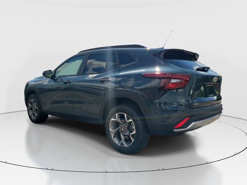 Used 2026 Chevrolet Trax LT w/ Driver Confidence Package FWD image 3